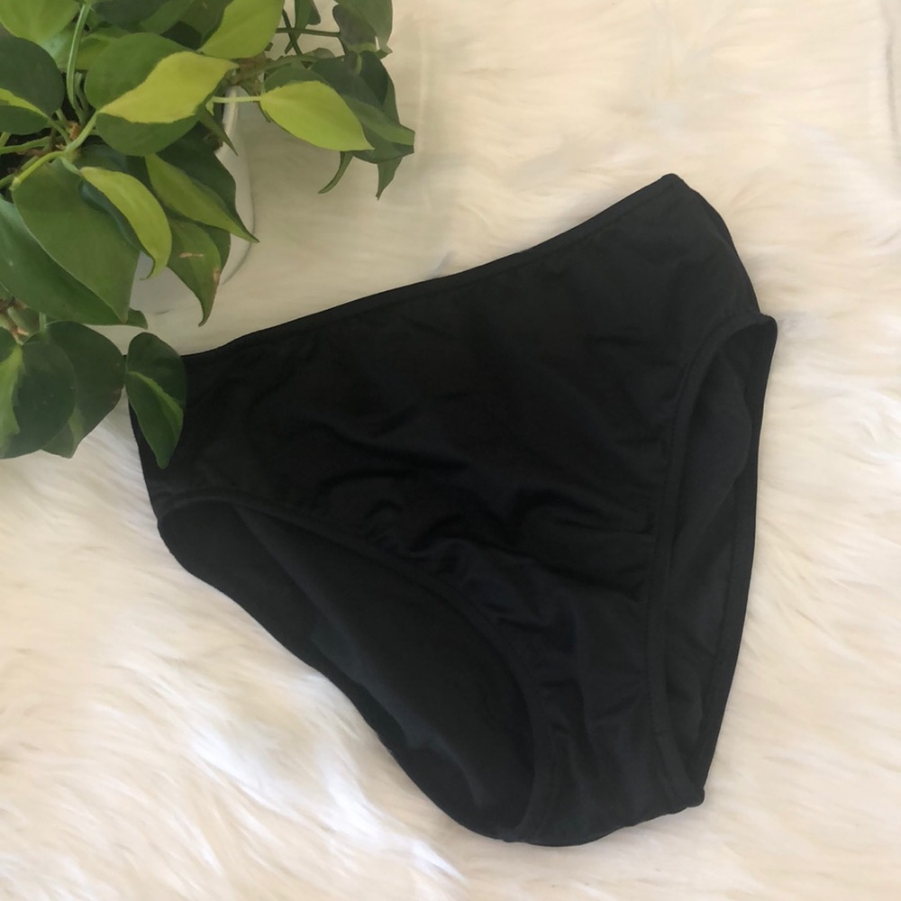 Mid rise full cut bottom